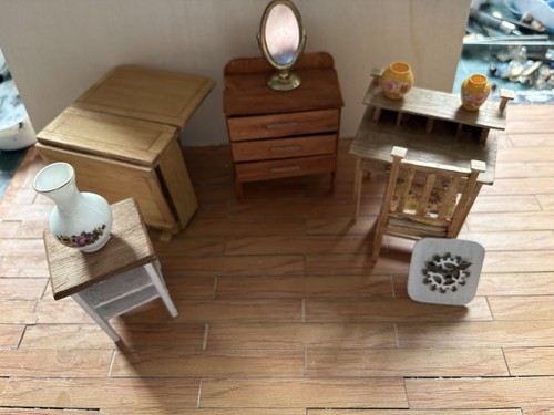 Dolls house small - house,