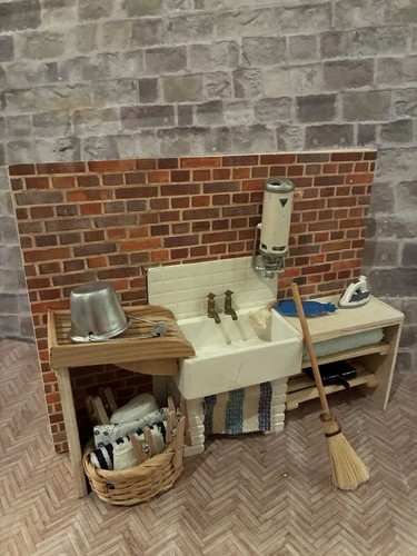 Dolls house scale - dolls,
