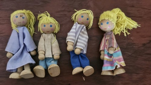 Wooden doll house family - wooden,