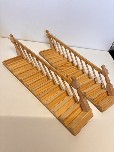 Wooden dolls house - 1:12,