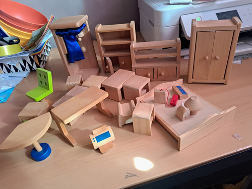 Wooden doll house mixed - doll’s,