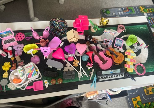 Dolls house accessories job - house,