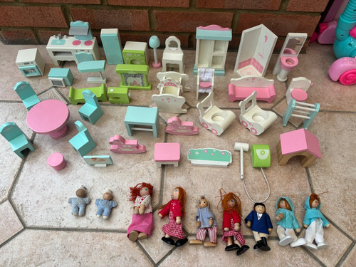 Wooden toy dolls house - dolls,