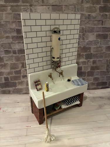 Dolls house scale - dolls,