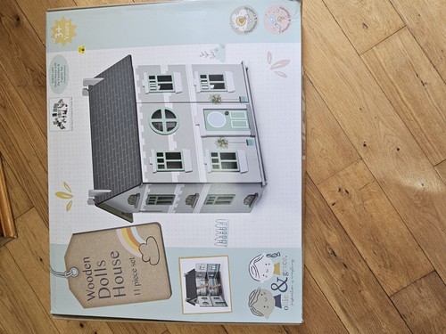 Wooden dolls house piece - dolls,