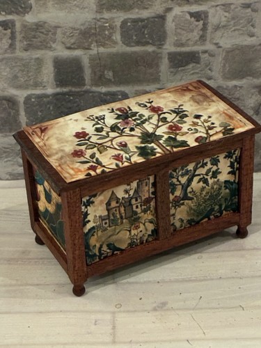 Dolls house scale - dolls,